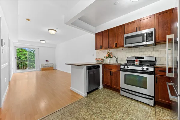 $629,000 | 71-33 162nd Street, Unit 3F | Pomonok