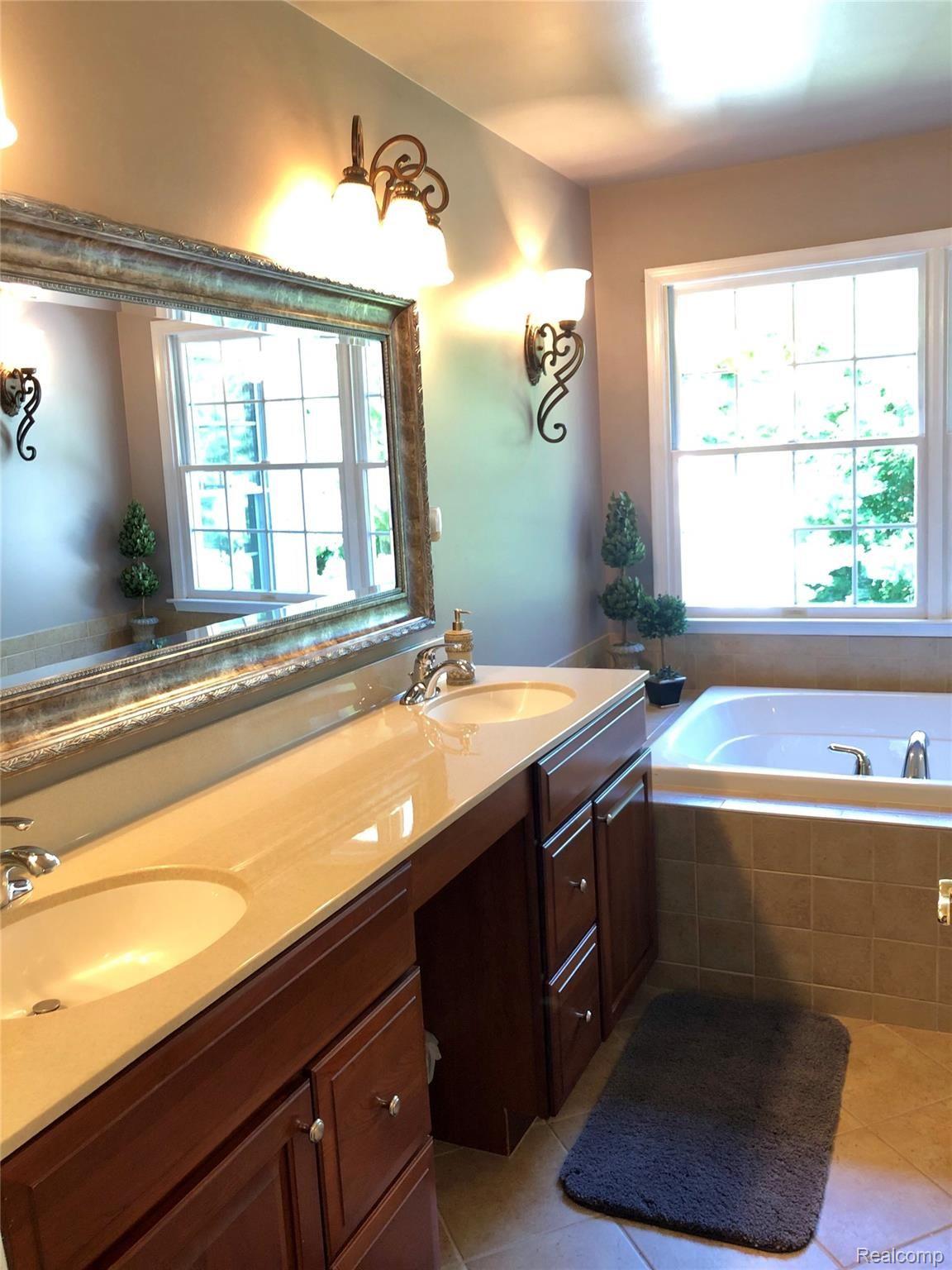 24872 Reeds Pointe Drive Novi, MI 48374 - Photo 15 of 36 IMG_3088.jpeg