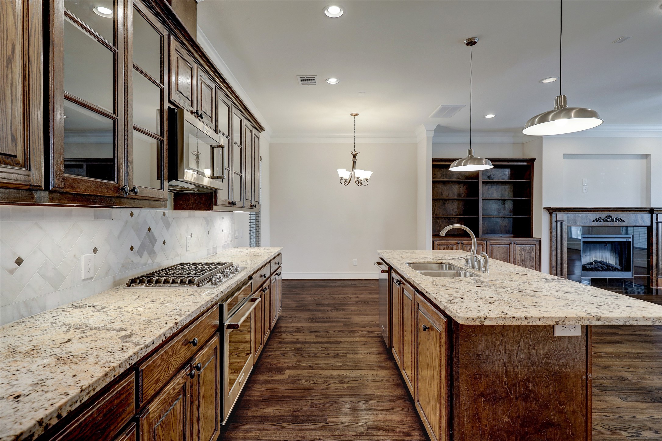 2401 Radcliffe Street Houston, TX 77007 - Photo 10 of 19 What's the first meal you'd create here?