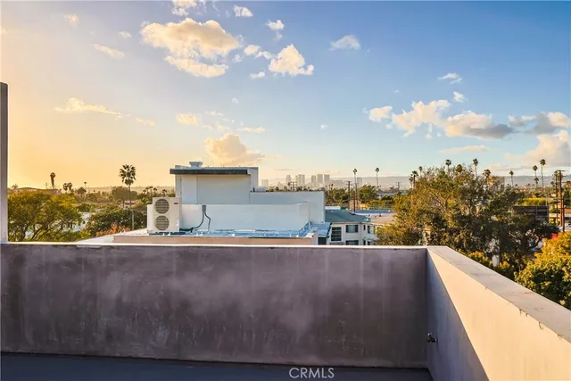 $4,744 | 1702 Redondo Boulevard, Los Angeles, CA 90019