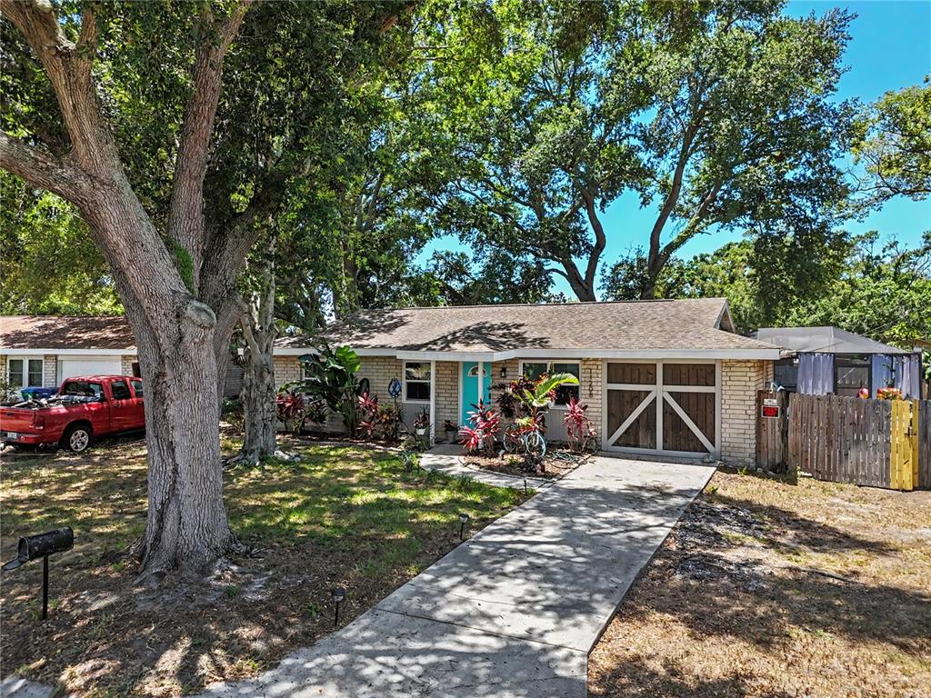 11208 Duncan Street Seminole, FL 33772 - Photo 6 of 50