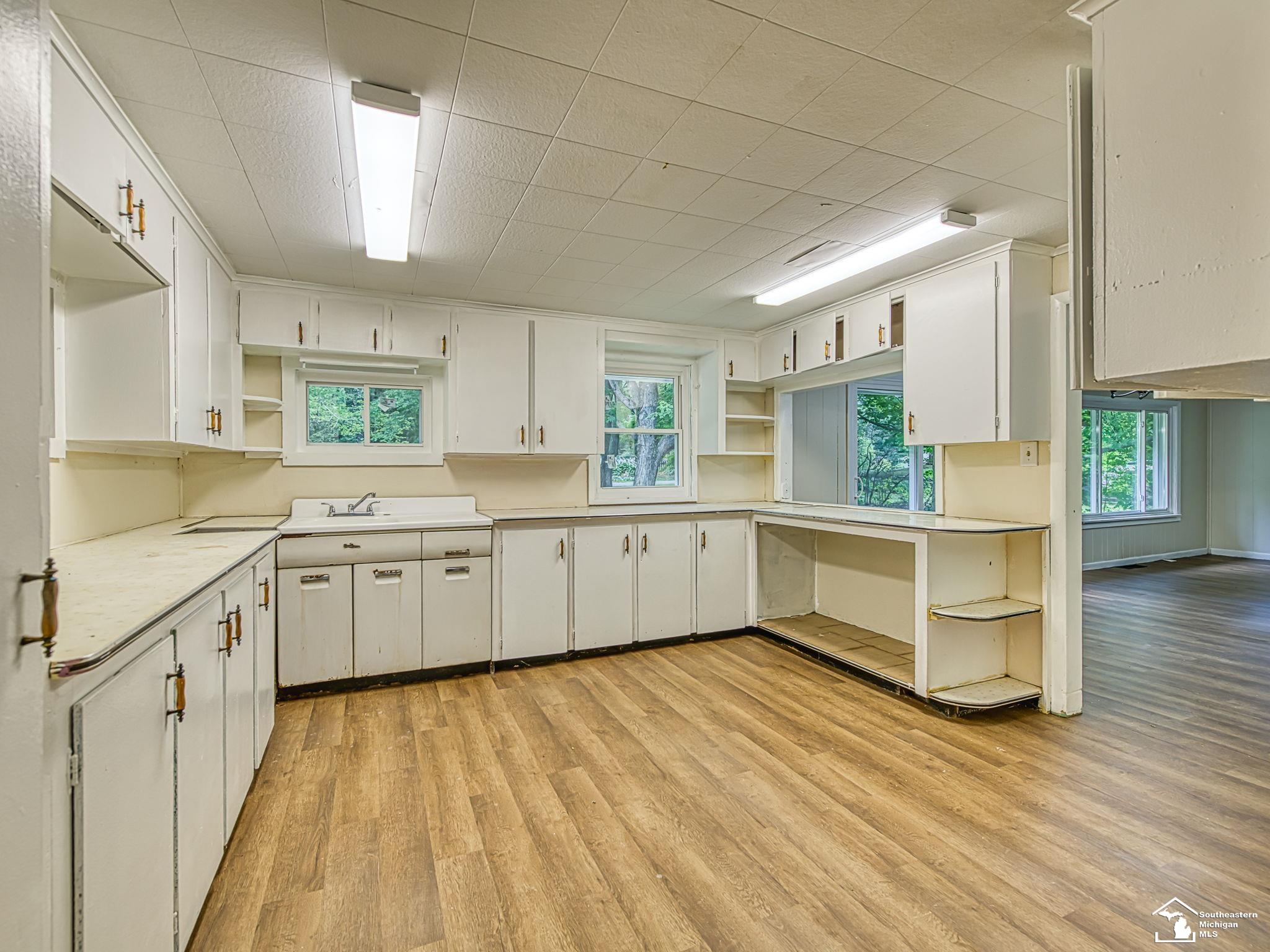 8706 Abbey Road Jackson, MI 49201 - Photo 6 of 37 50186756-97529c5c-3d47-4d50-bd08-89c931a8ba7a.JPG