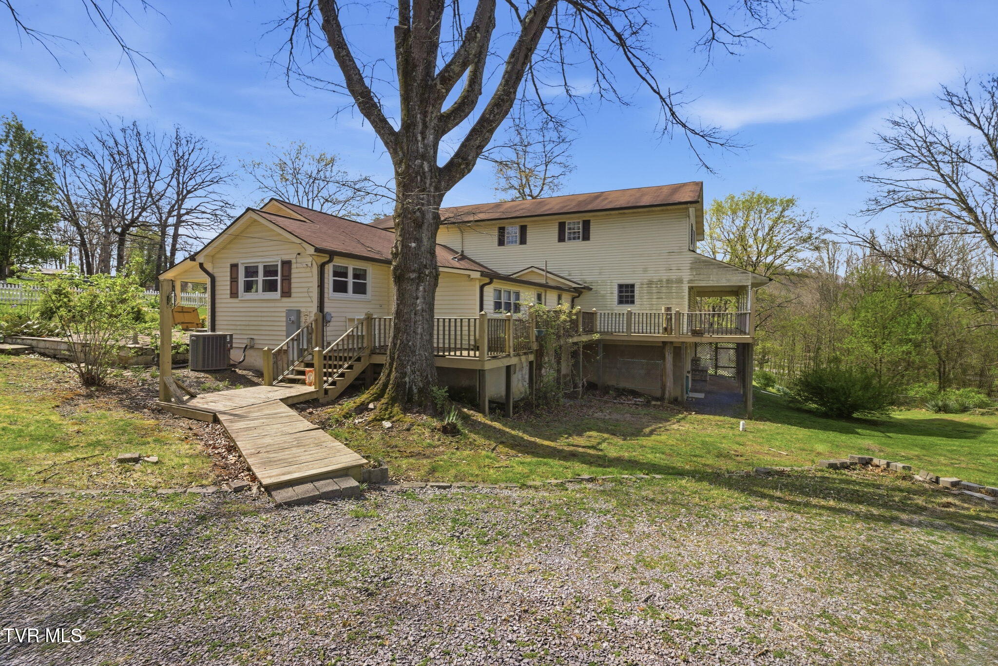 2412 Reservoir Road Kingsport, TN 37660 - Photo 11 of 53 11-web-or-mls-DZ3A0177