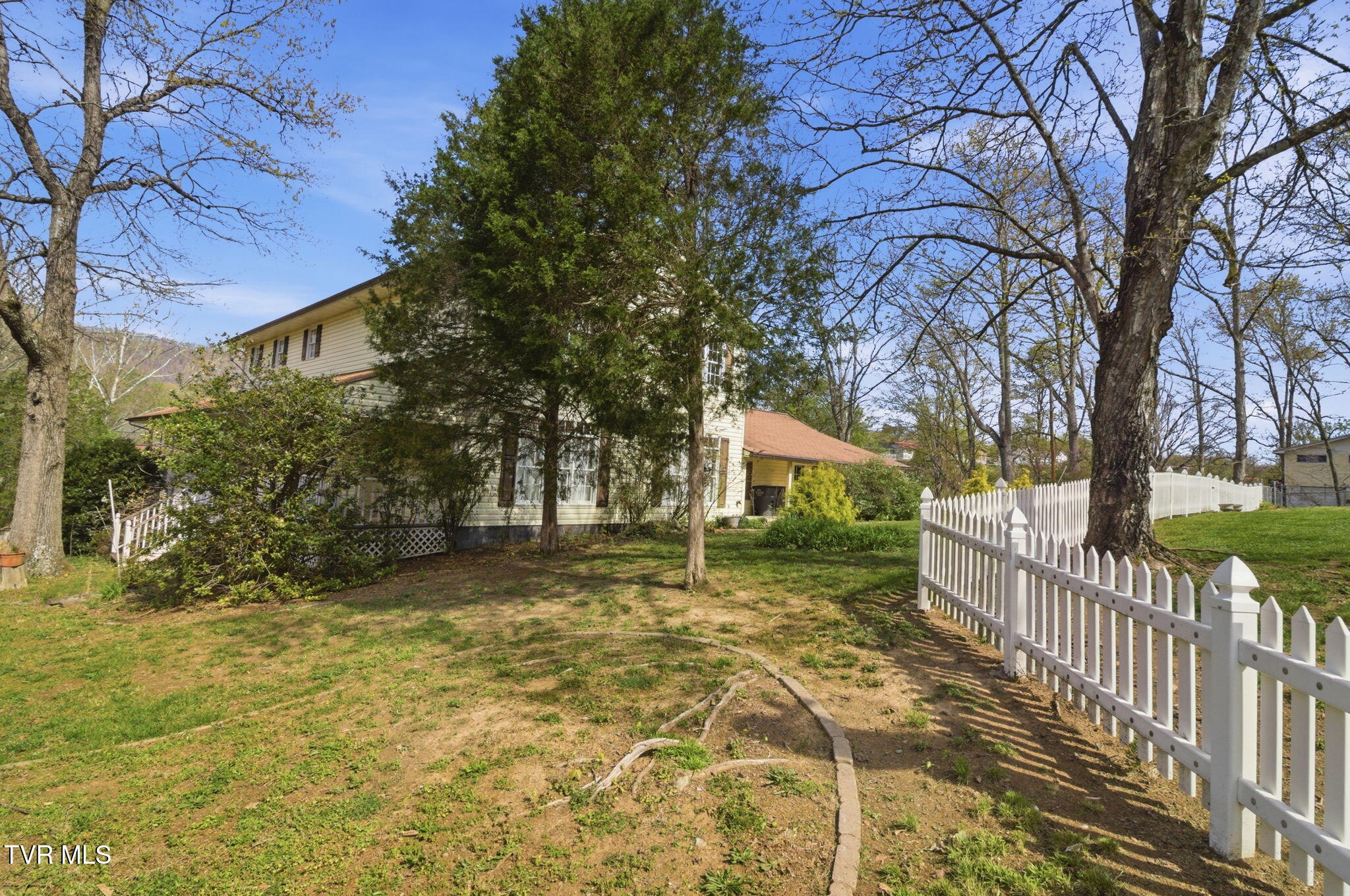 2412 Reservoir Road Kingsport, TN 37660 - Photo 2 of 53 2-web-or-mls-DZ3A0137