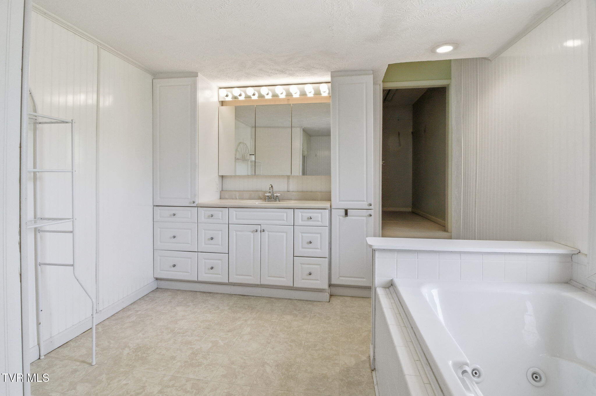 2412 Reservoir Road Kingsport, TN 37660 - Photo 22 of 53 22-web-or-mls-DZ3A0245