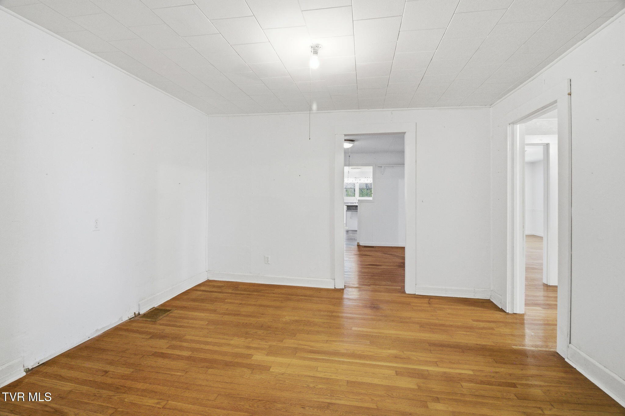 2412 Reservoir Road Kingsport, TN 37660 - Photo 26 of 53 26-web-or-mls-DZ3A0261