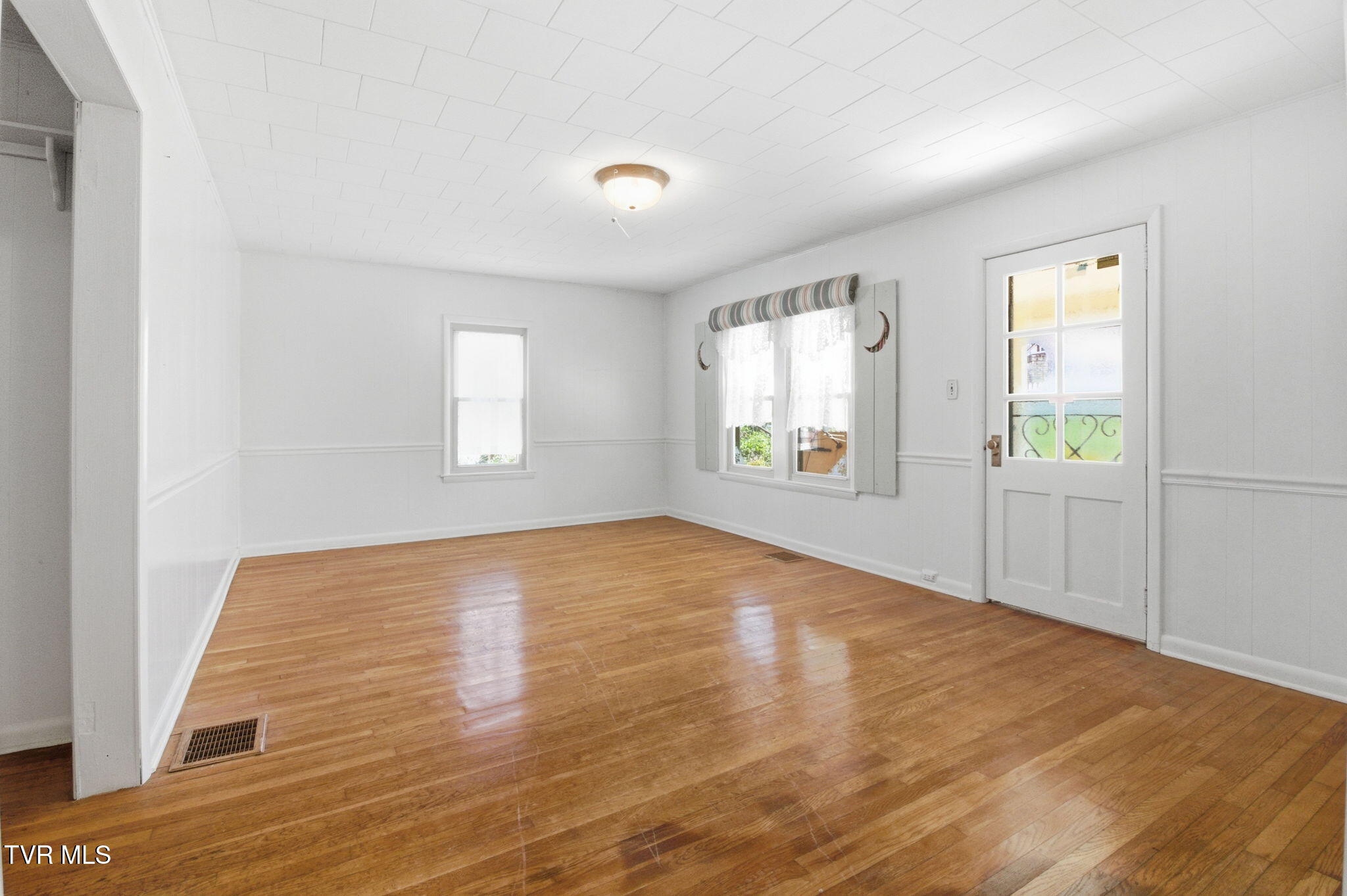 2412 Reservoir Road Kingsport, TN 37660 - Photo 30 of 53 30-web-or-mls-DZ3A0277