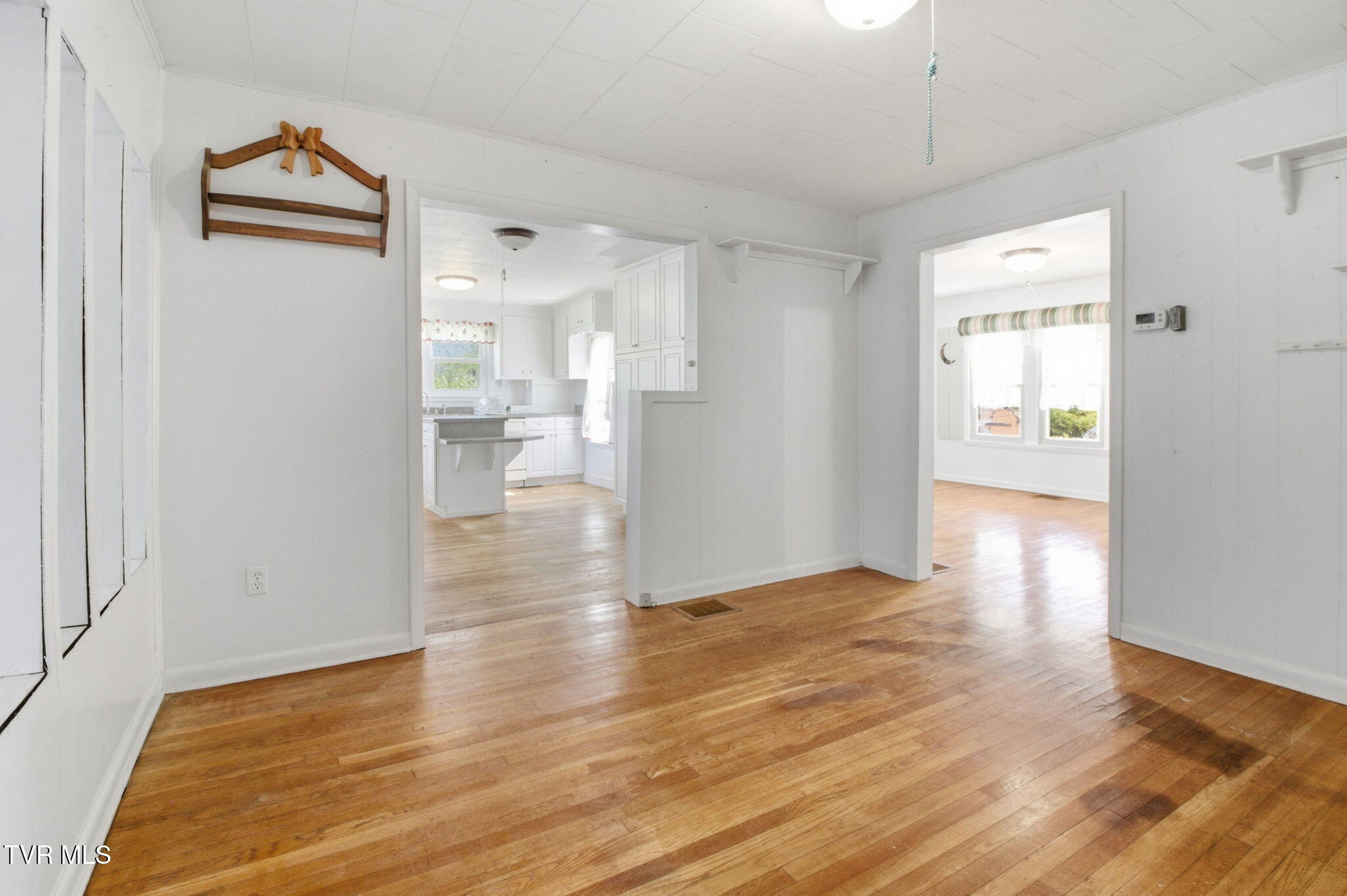2412 Reservoir Road Kingsport, TN 37660 - Photo 32 of 53 32-web-or-mls-DZ3A0285