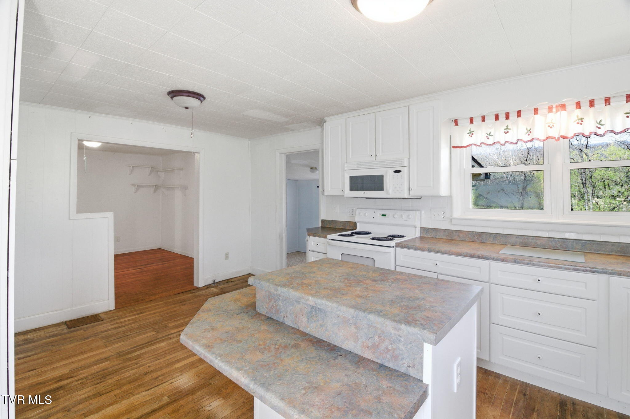 2412 Reservoir Road Kingsport, TN 37660 - Photo 35 of 53 35-web-or-mls-DZ3A0305