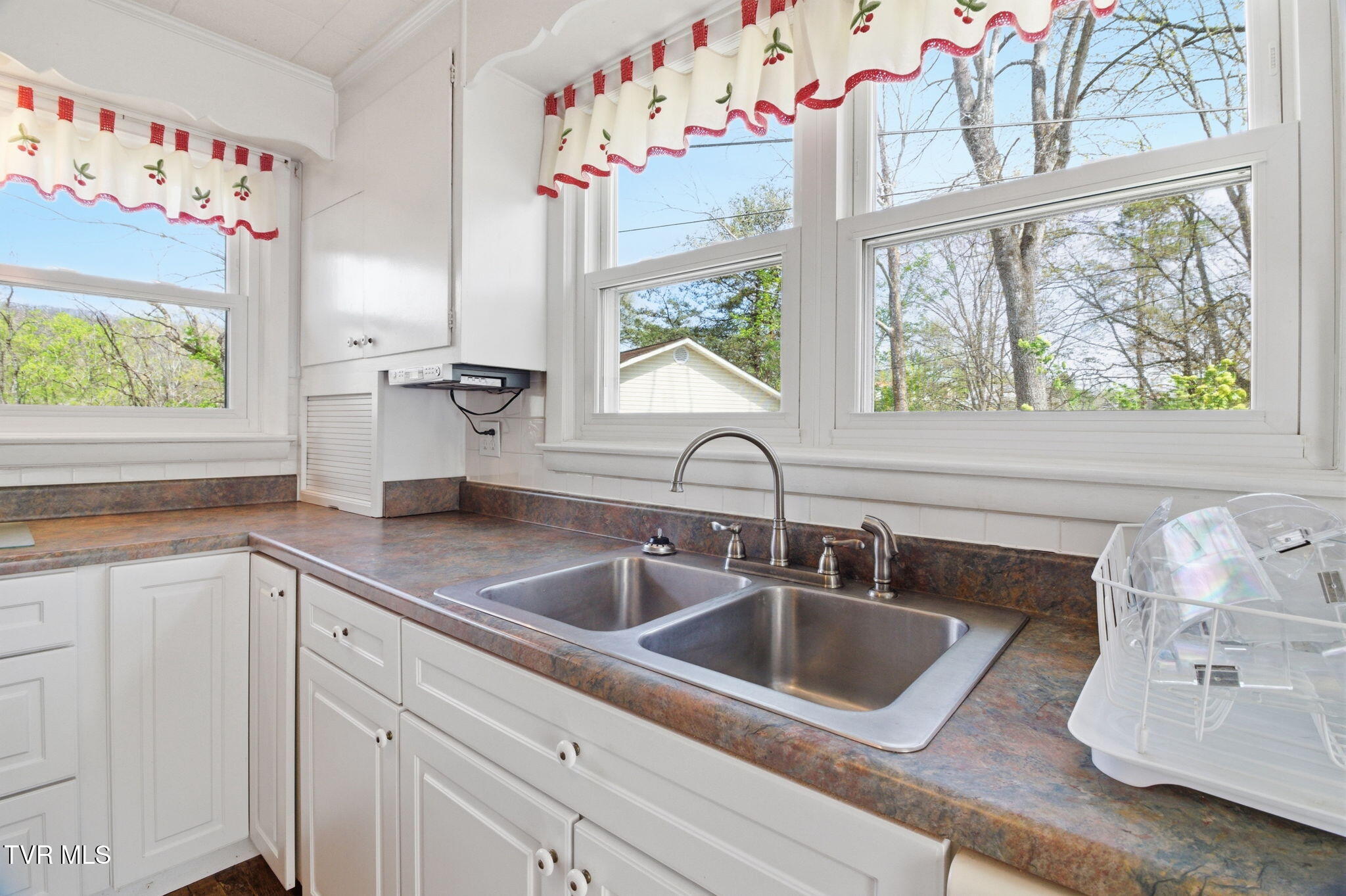 2412 Reservoir Road Kingsport, TN 37660 - Photo 36 of 53 36-web-or-mls-DZ3A0309