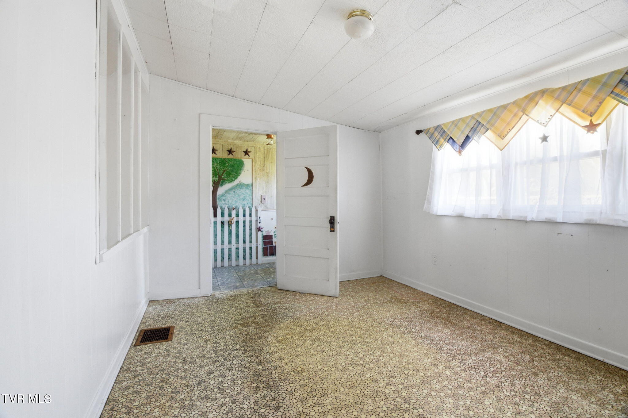 2412 Reservoir Road Kingsport, TN 37660 - Photo 37 of 53 37-web-or-mls-DZ3A0313