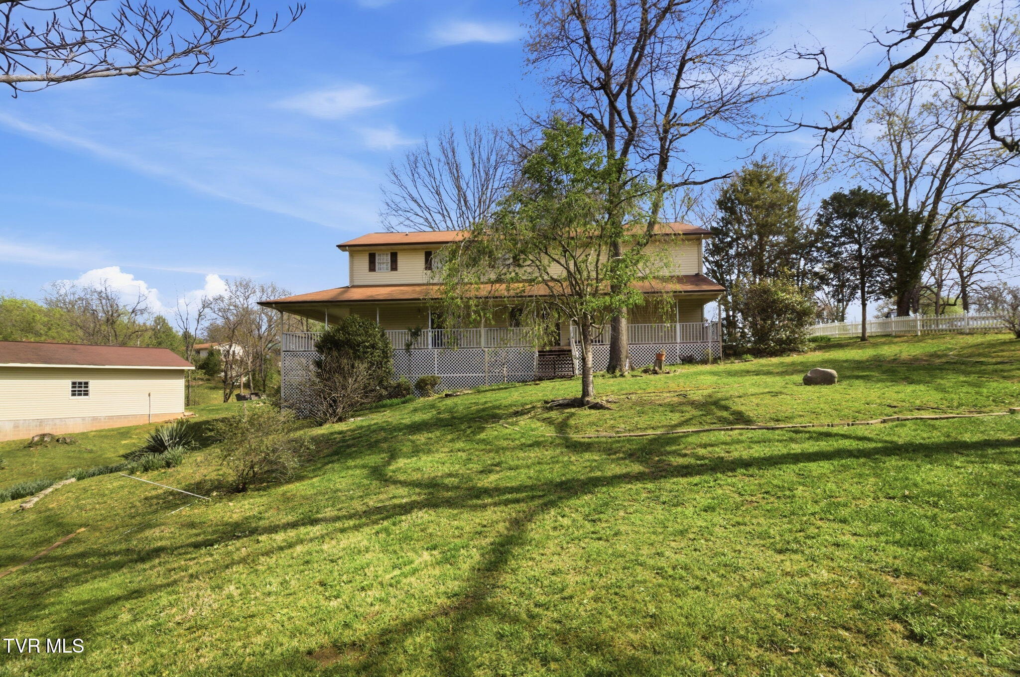 2412 Reservoir Road Kingsport, TN 37660 - Photo 4 of 53 4-web-or-mls-DZ3A0145