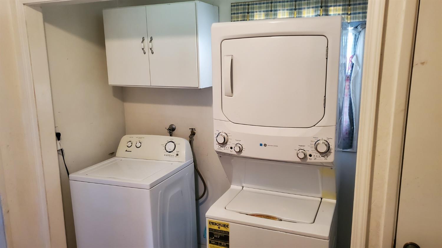 1213 M Street Reedley, CA 93654 - Photo 8 of 13 a utility room with dryer and washer