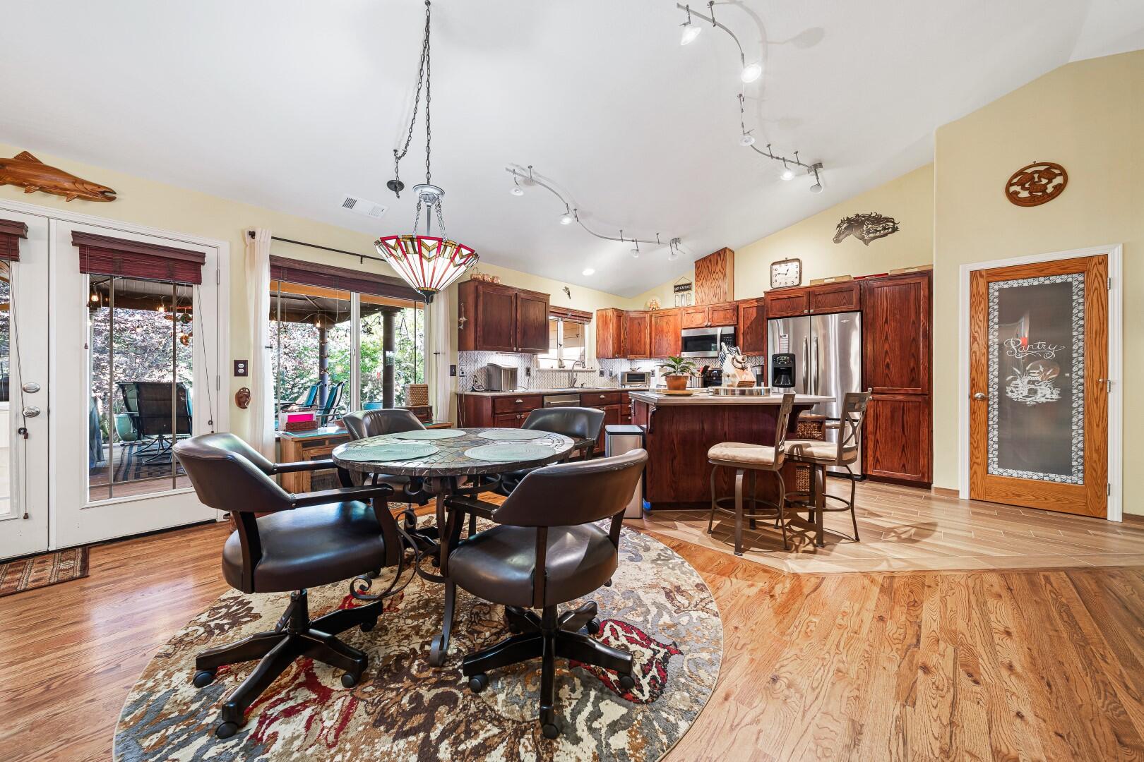 15638 Jones Road White City, OR 97503 - Photo 19 of 65 B16 Dining Area towards Kitchen