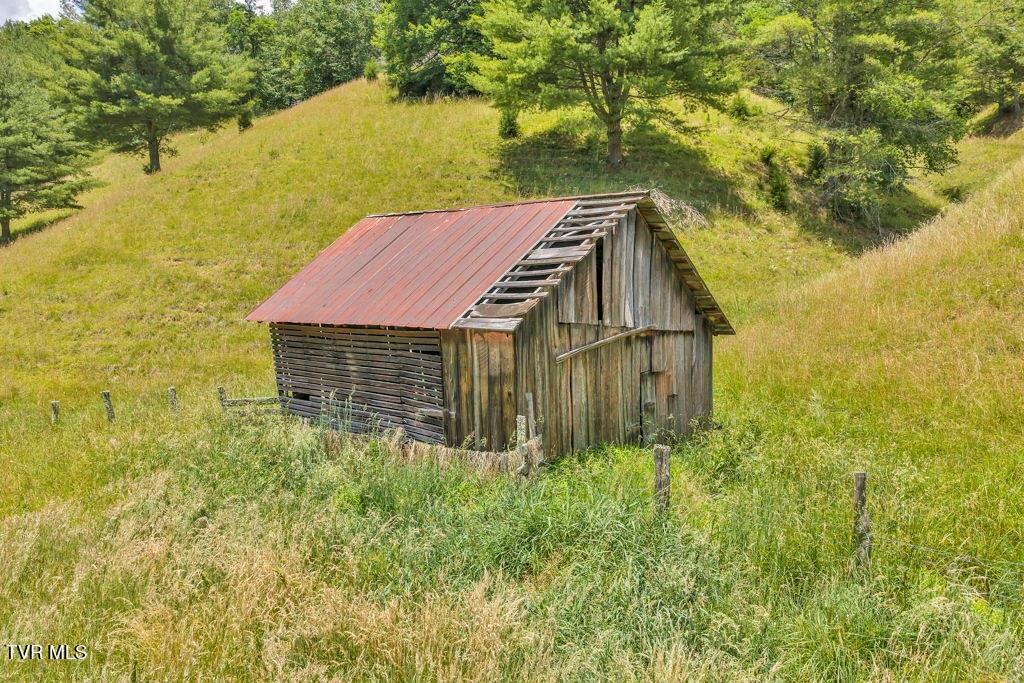150 Fred Price Road Mountain City, TN 37683 - Photo 8 of 35 9