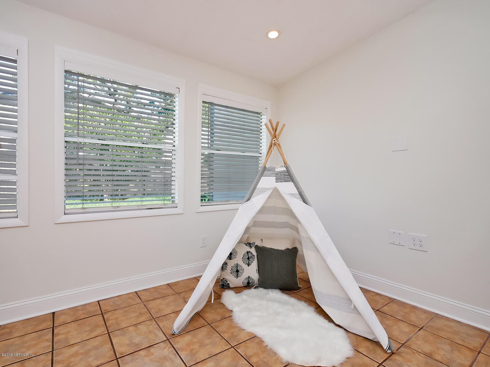 161 Seminole Road Atlantic Beach, FL 32233 - Photo 10 of 20 161 Seminole Rd Staged-8