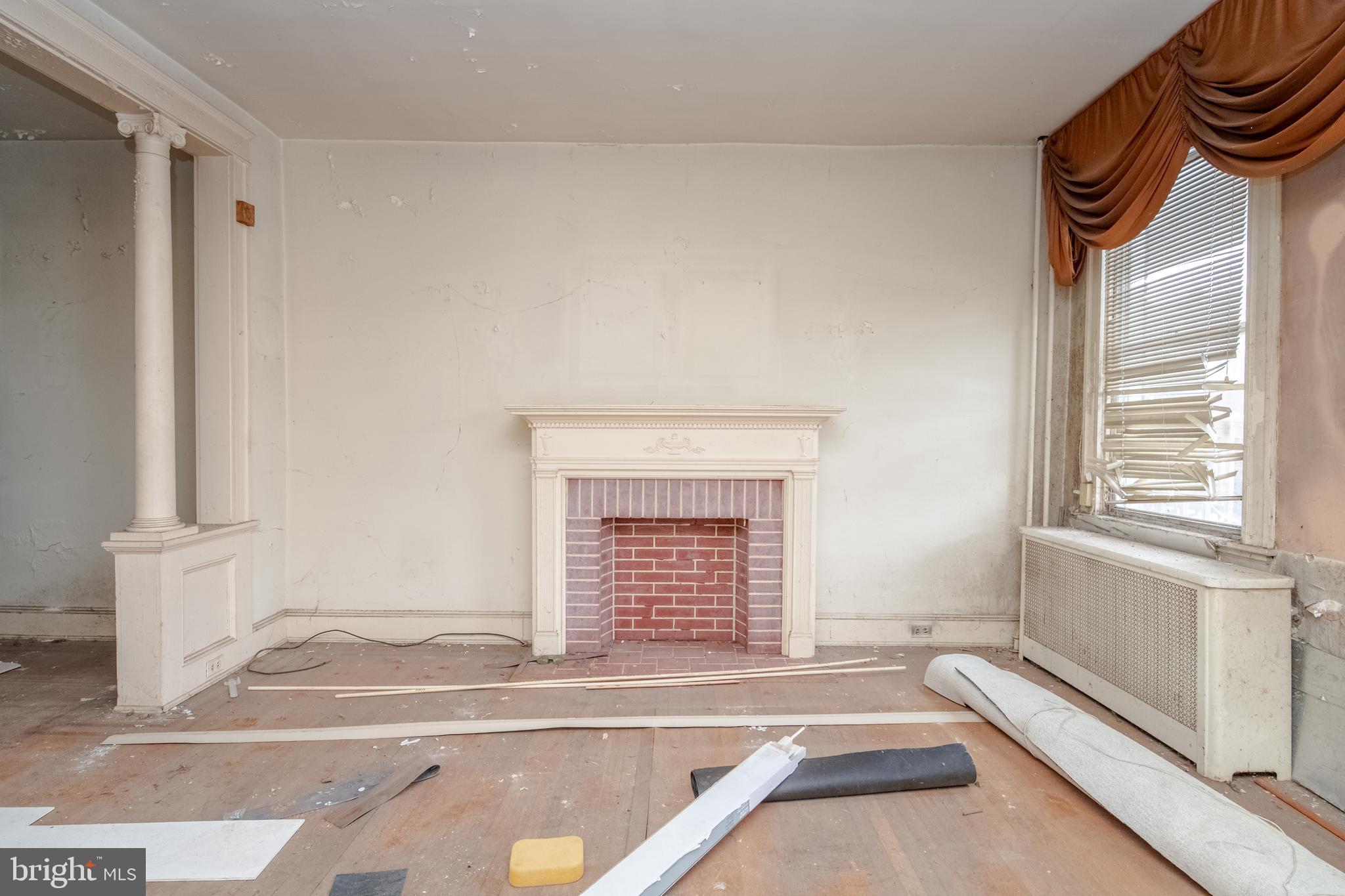 2913 Baker Street Baltimore, MD 21216 - Photo 4 of 22 Living Room