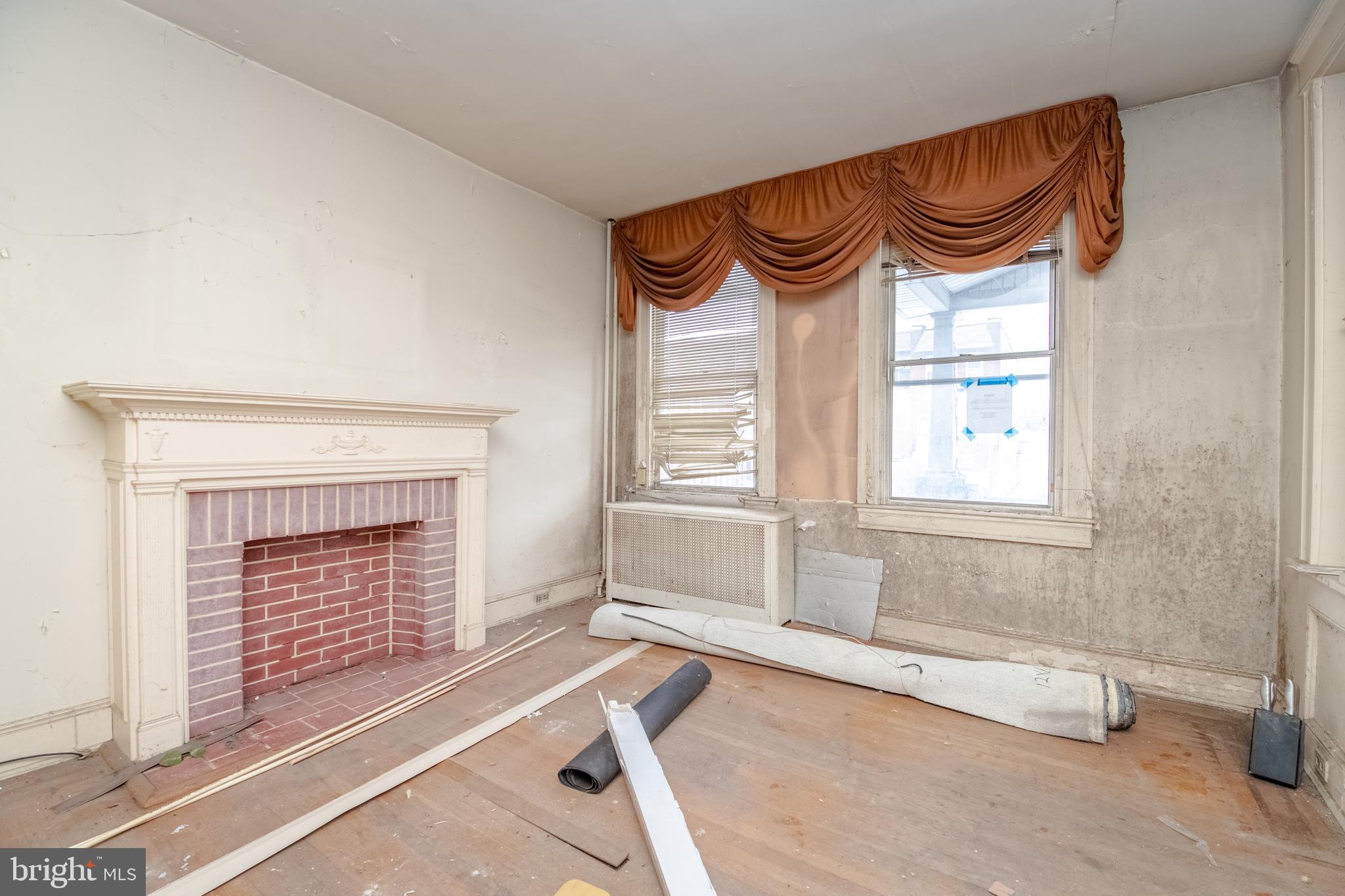 2913 Baker Street Baltimore, MD 21216 - Photo 5 of 22 Living Room