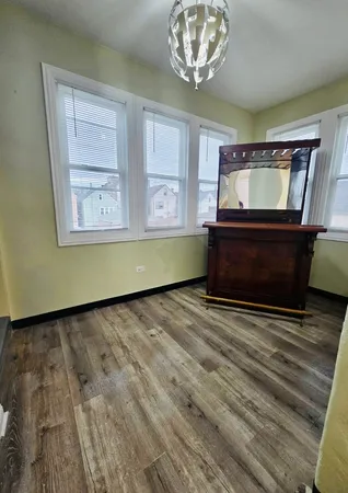 $2,500 | 3741 South Honore Street, Unit TWO, Chicago, IL 60609