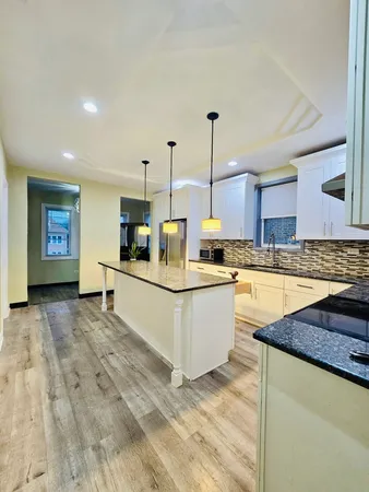 $2,500 | 3741 South Honore Street, Unit TWO, Chicago, IL 60609
