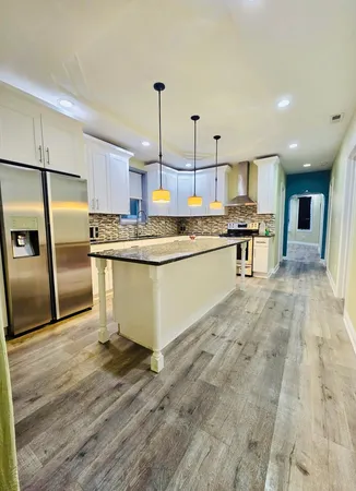 $2,500 | 3741 South Honore Street, Unit TWO, Chicago, IL 60609