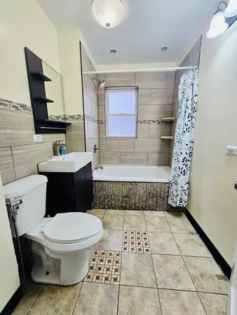 $2,500 | 3741 South Honore Street, Unit TWO, Chicago, IL 60609