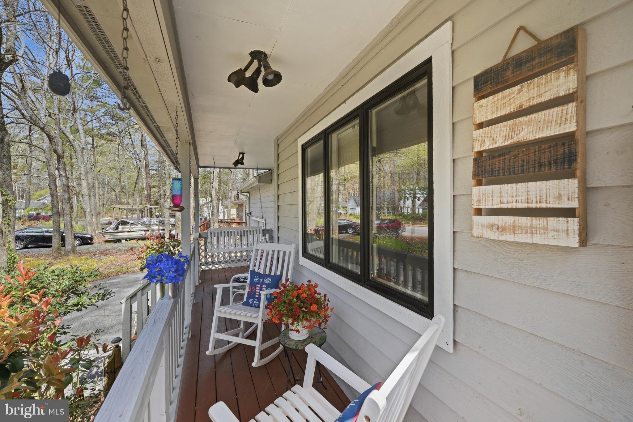 82 Sandyhook Road Berlin, MD 21811 - Photo 4 of 55 Cozy Front porch