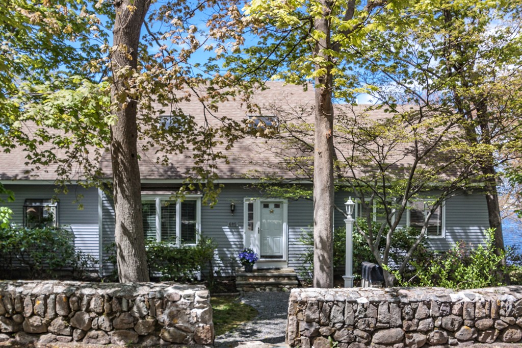 685 Jerusalem Road Cohasset, MA 02025 - Photo 4 of 29 a front view of a house with garden