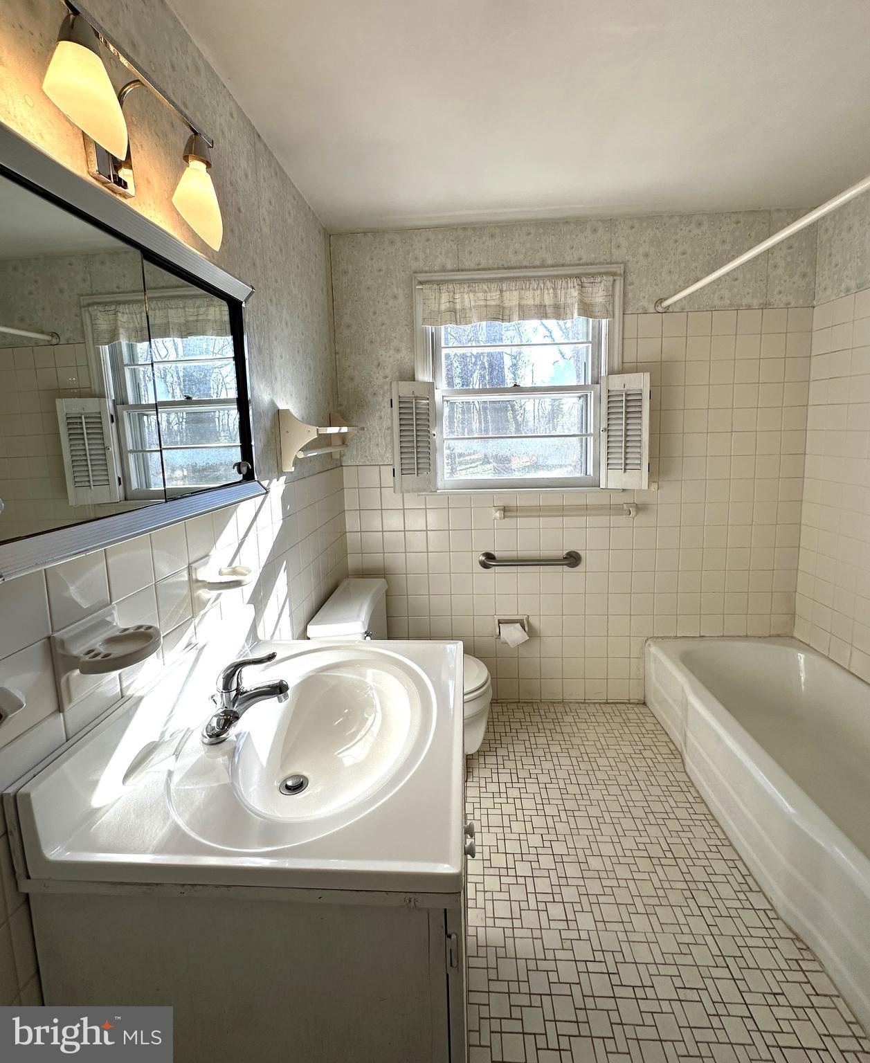 1111 East Sandy Ridge Road Doylestown, PA 18901 - Photo 26 of 42 Hall Bath