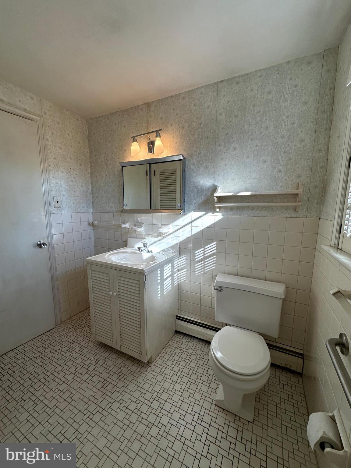 1111 East Sandy Ridge Road Doylestown, PA 18901 - Photo 27 of 42 Hall Bath