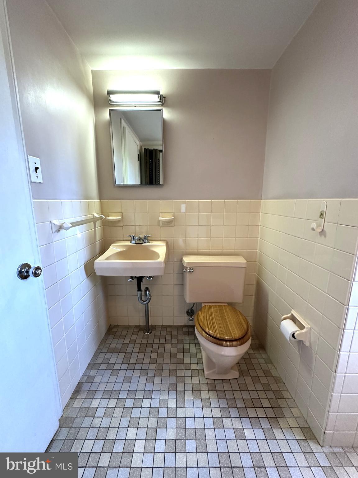 1111 East Sandy Ridge Road Doylestown, PA 18901 - Photo 33 of 42 First Level Full Bath