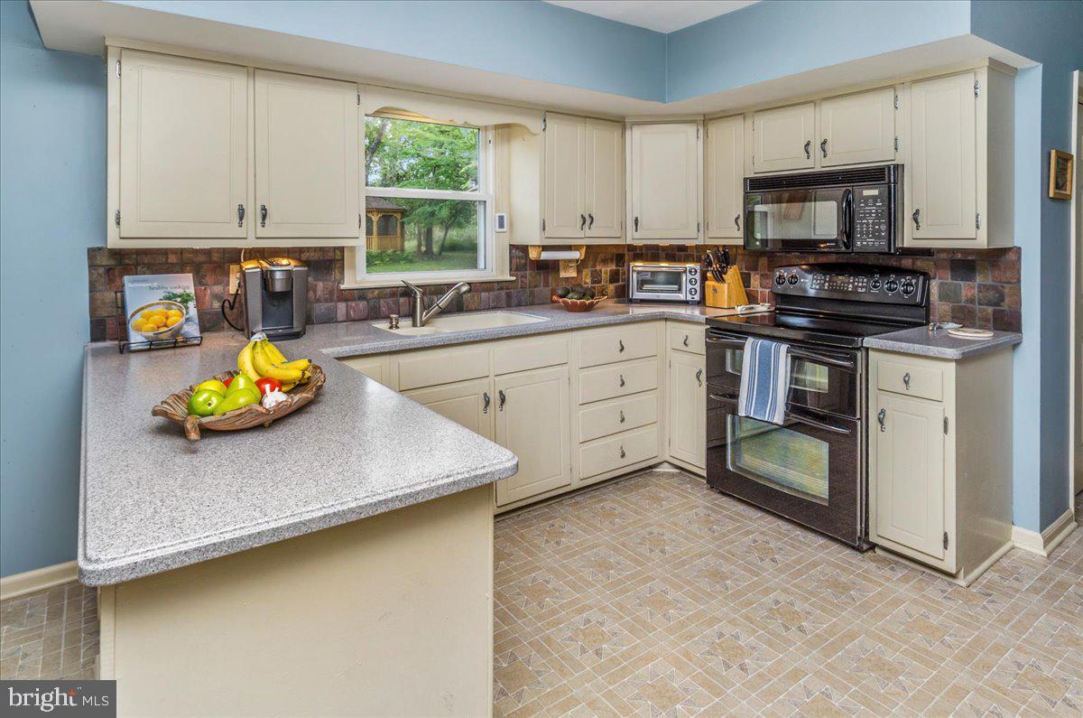 5926 Corrigan Road Doylestown, PA 18902 - Photo 11 of 31 Gallery Image 11
