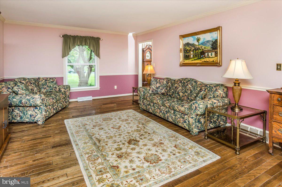 5926 Corrigan Road Doylestown, PA 18902 - Photo 4 of 31 Gallery Image 4