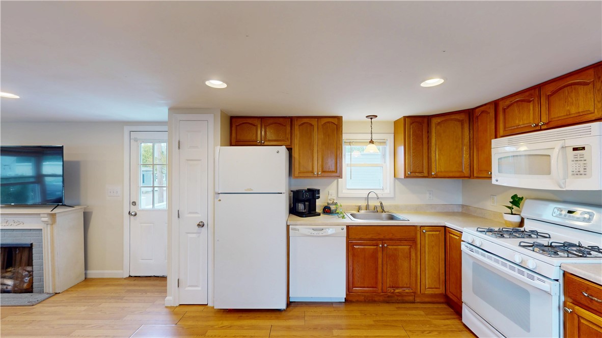 14 Krzak Road North Kingstown, RI 02852 - Photo 12 of 37