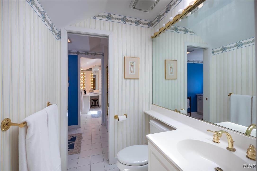 1556 Saucon Valley Road Bethlehem, PA 18015 - Photo 34 of 39 Ensuite split bathroom