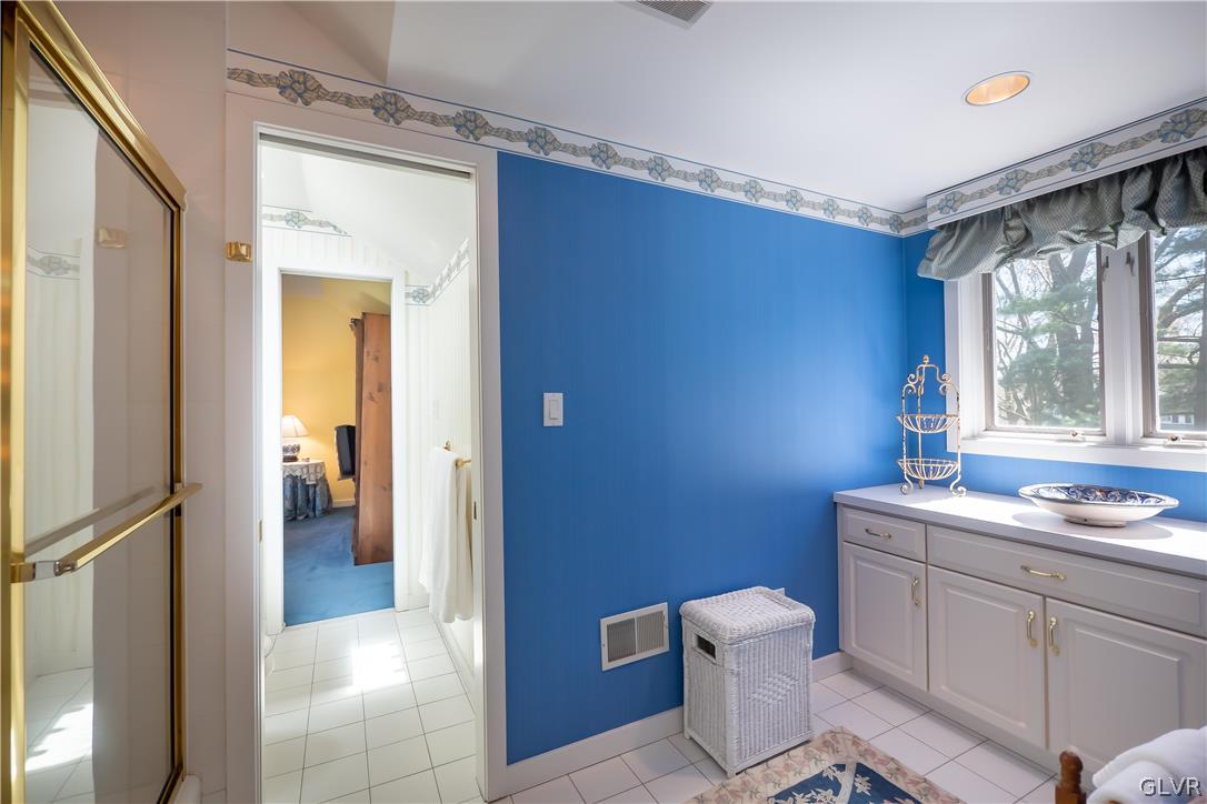 1556 Saucon Valley Road Bethlehem, PA 18015 - Photo 35 of 39 Shared dressing area w/tub/shower combination