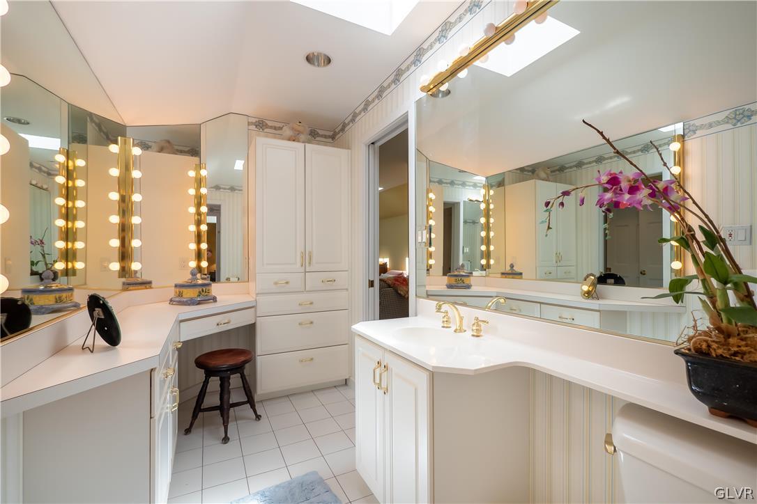 1556 Saucon Valley Road Bethlehem, PA 18015 - Photo 36 of 39 Ensuite split bathroom w/dressing table