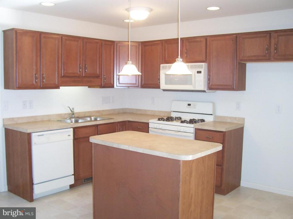 623 East Newport Road, Unit 6 Lititz, PA 17543 - Photo 4 of 6