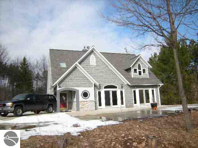 9185 East Hoxie Road Cedar, MI 49621 - Photo 3 of 15 1717608-2.JPG