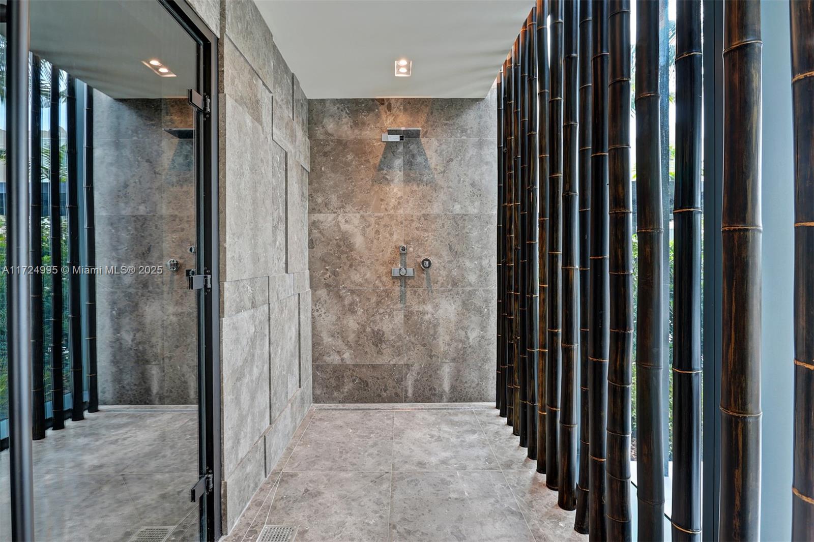 650 Northeast 32nd Street, Unit 1008 Miami, FL 33137 - Photo 21 of 57 a view of a bathroom from a hallway