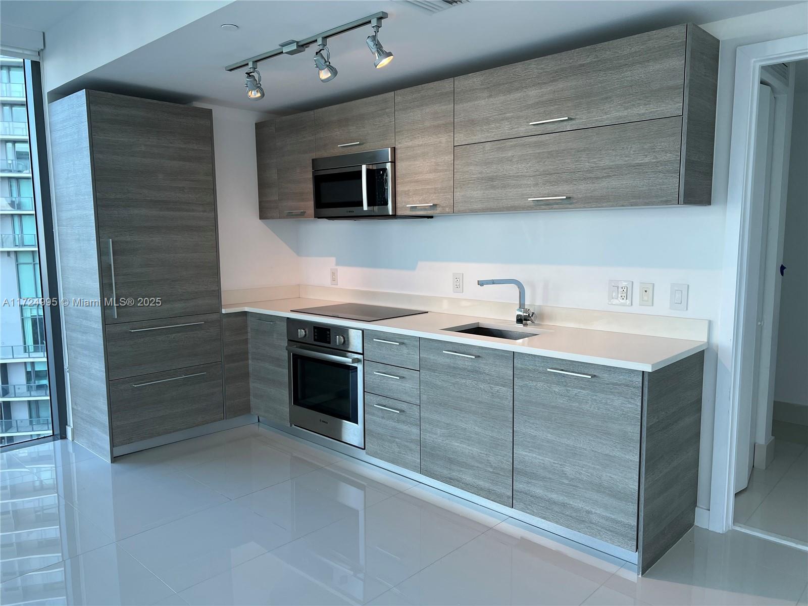 650 Northeast 32nd Street, Unit 1008 Miami, FL 33137 - Photo 5 of 57