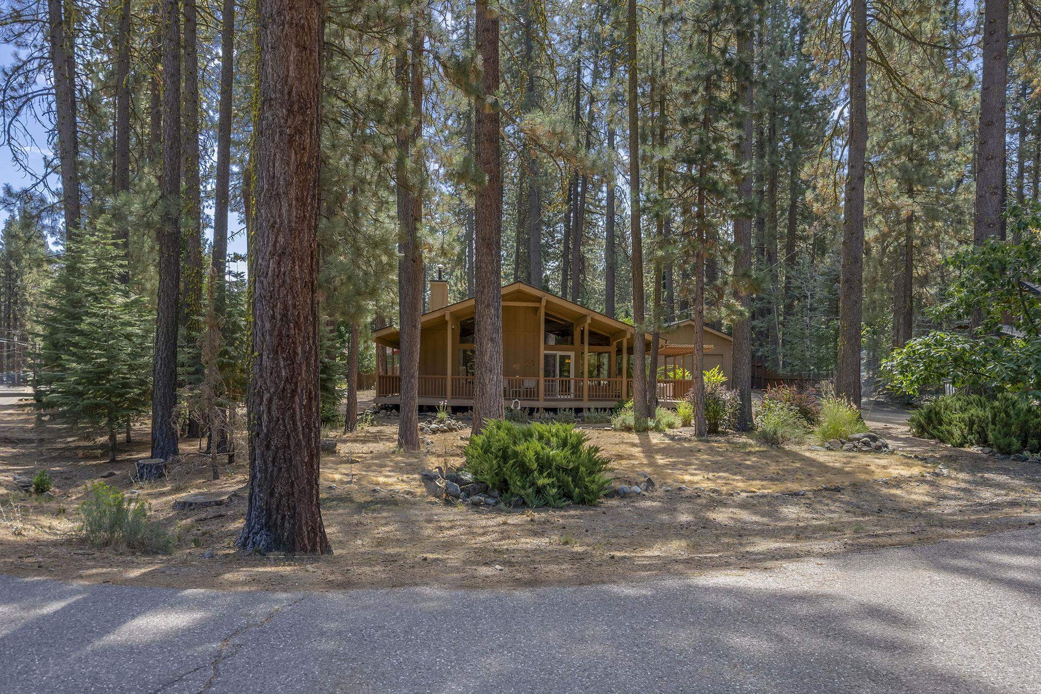 6 Hokan Trail Graeagle, CA 96103 - Photo 4 of 28 a front view of a house with a yard