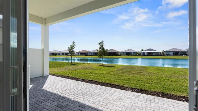 a view of a entrance front of the house