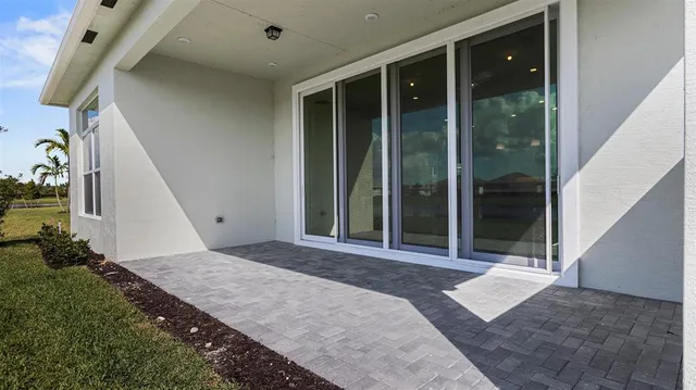 a view of a house with backyard and porch