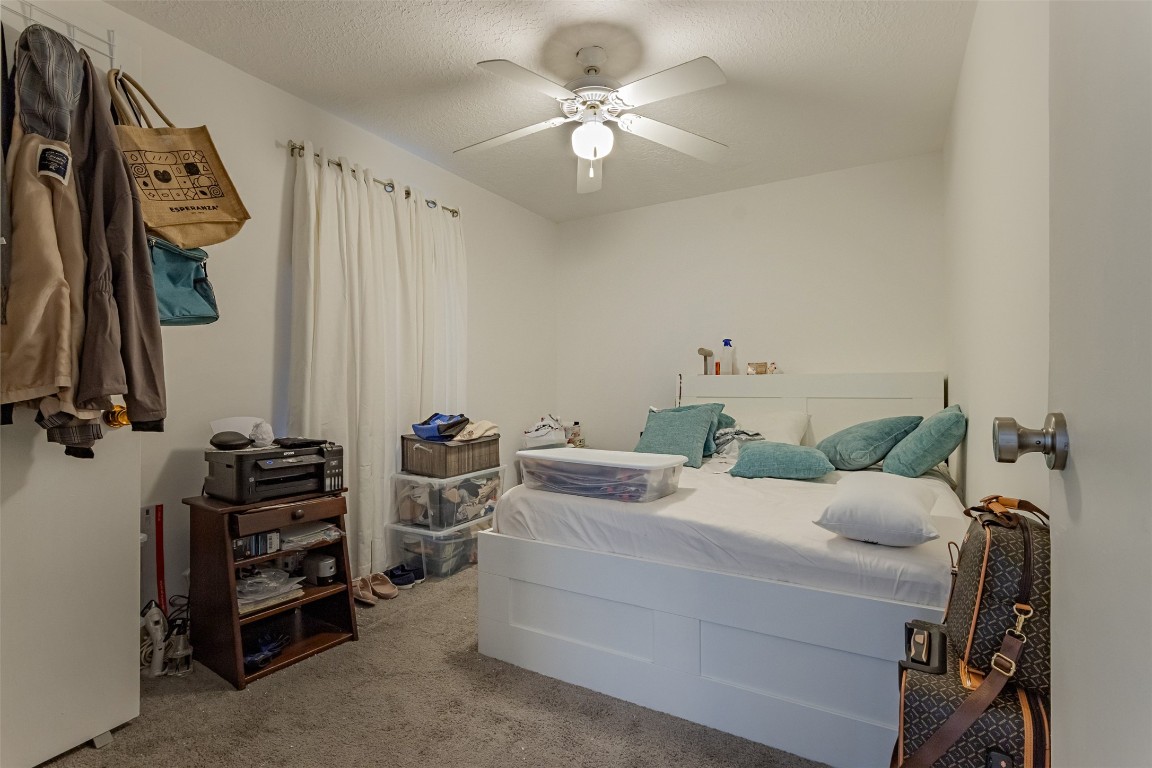 606 Enid Street, Unit 3 Houston, TX 77009 - Photo 18 of 42 a bedroom with a bed and a chandelier