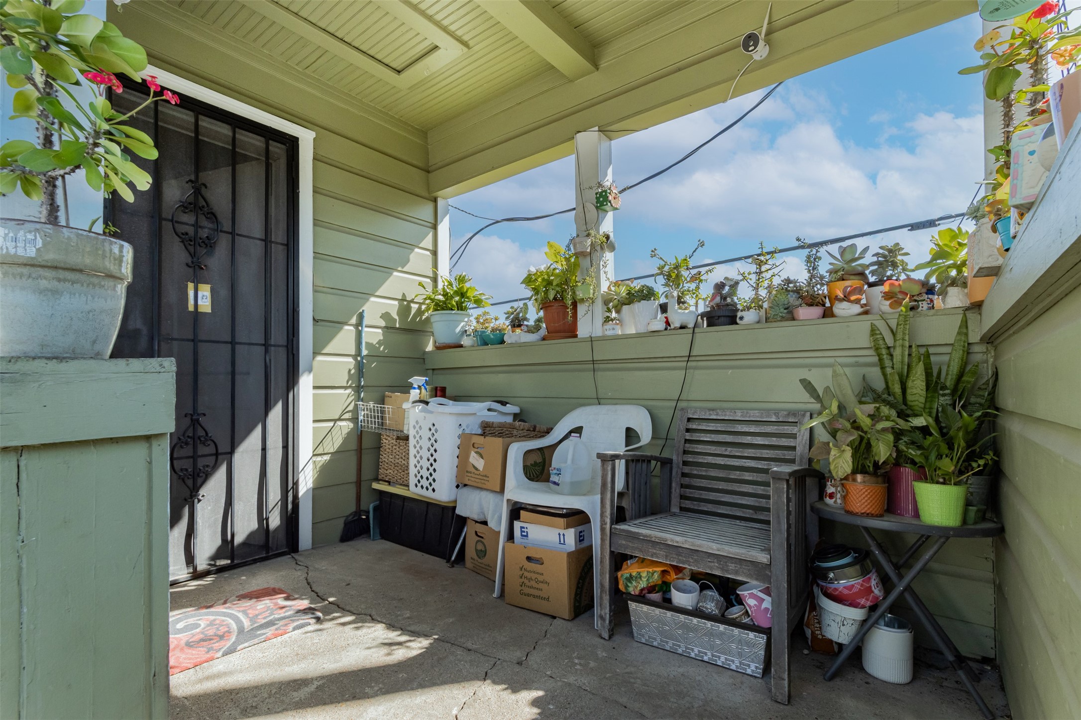 606 Enid Street, Unit 3 Houston, TX 77009 - Photo 31 of 42 a view of a chairs and table in a patio