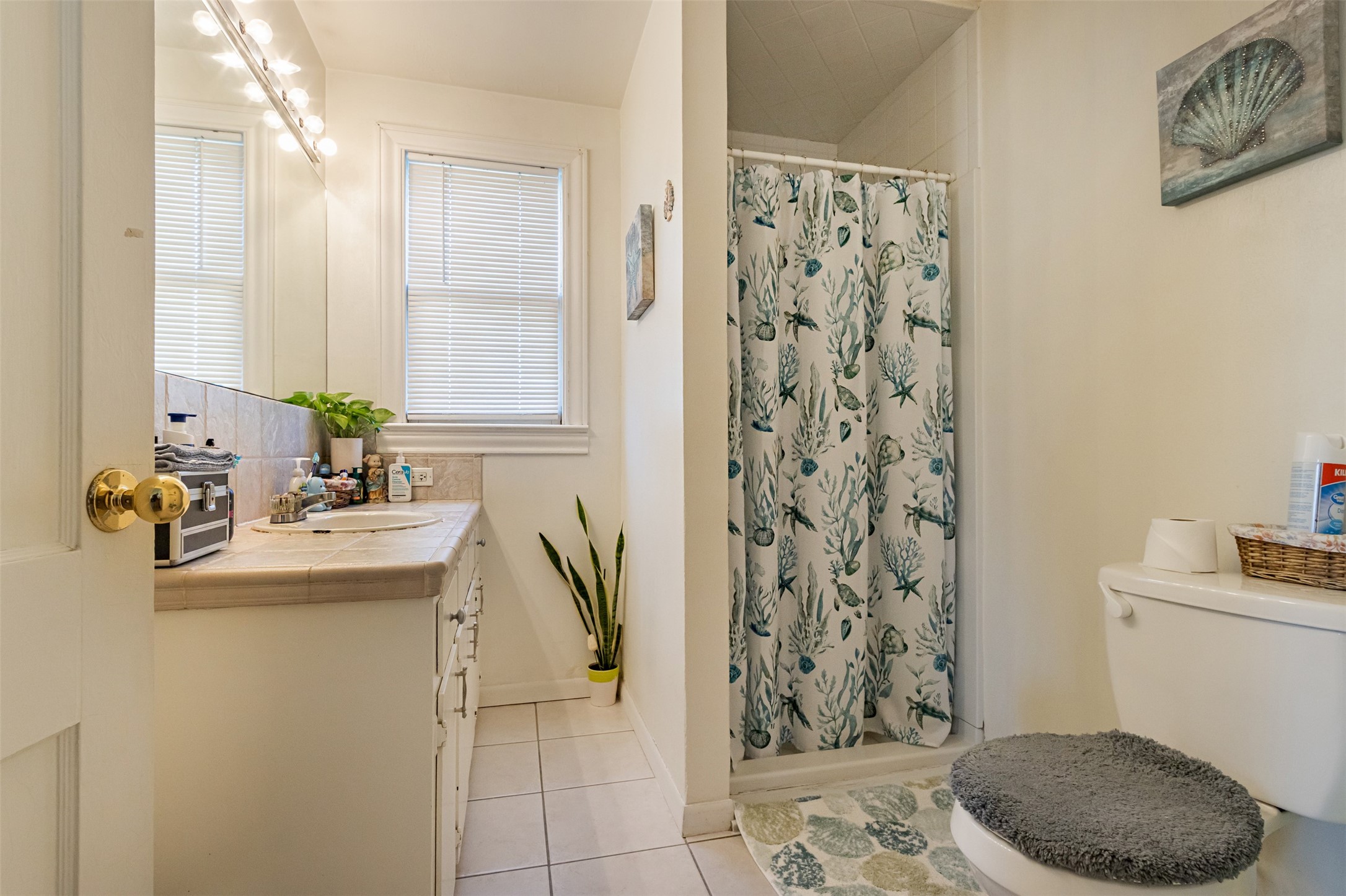 606 Enid Street, Unit 3 Houston, TX 77009 - Photo 34 of 42 a bathroom with a sink toilet and shower