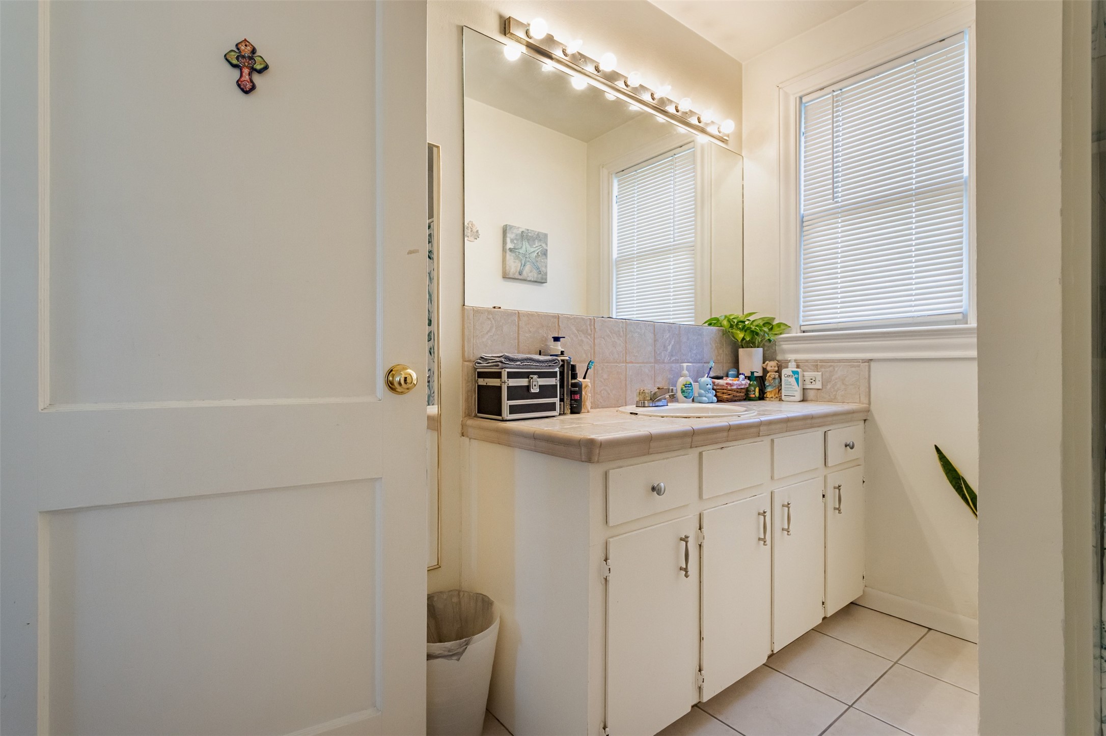 606 Enid Street, Unit 3 Houston, TX 77009 - Photo 35 of 42 a bathroom with a sink a vanity and a mirror