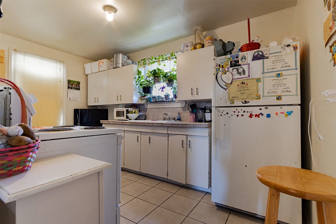 606 Enid Street, Unit 3 Houston, TX 77009 - Photo 36 of 42 a kitchen with a sink cabinets and appliances