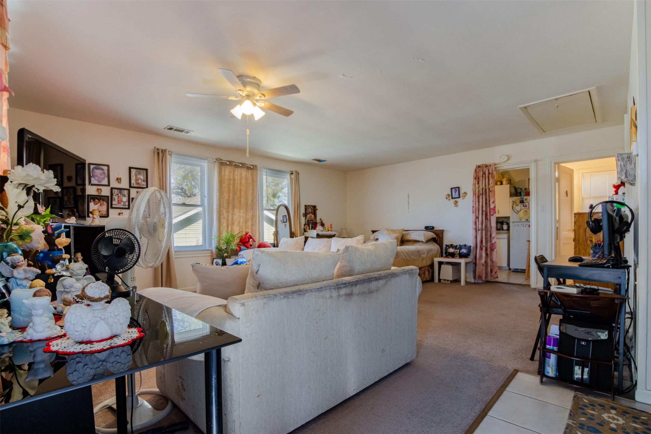 606 Enid Street, Unit 3 Houston, TX 77009 - Photo 39 of 42 a living room with furniture and wooden floor
